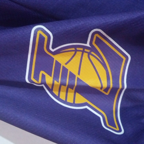 Lakers button up short sleeve t-shirt color is purple sizes large - Picture 3 of 7